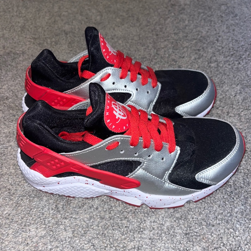 CUSTOMED huraches